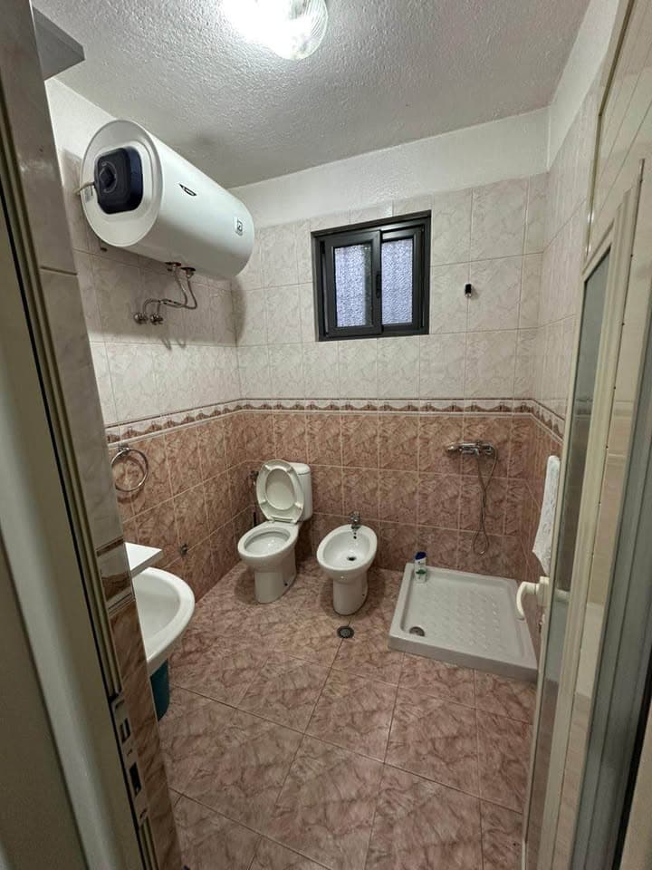Jepet me qera apartament 2+1 tek Bulevardi i ri 3