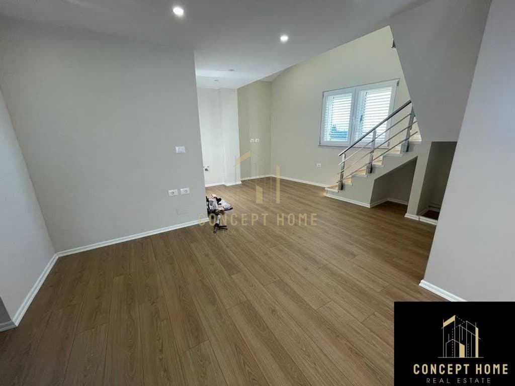 Shitet apartament duplex ne Fresk