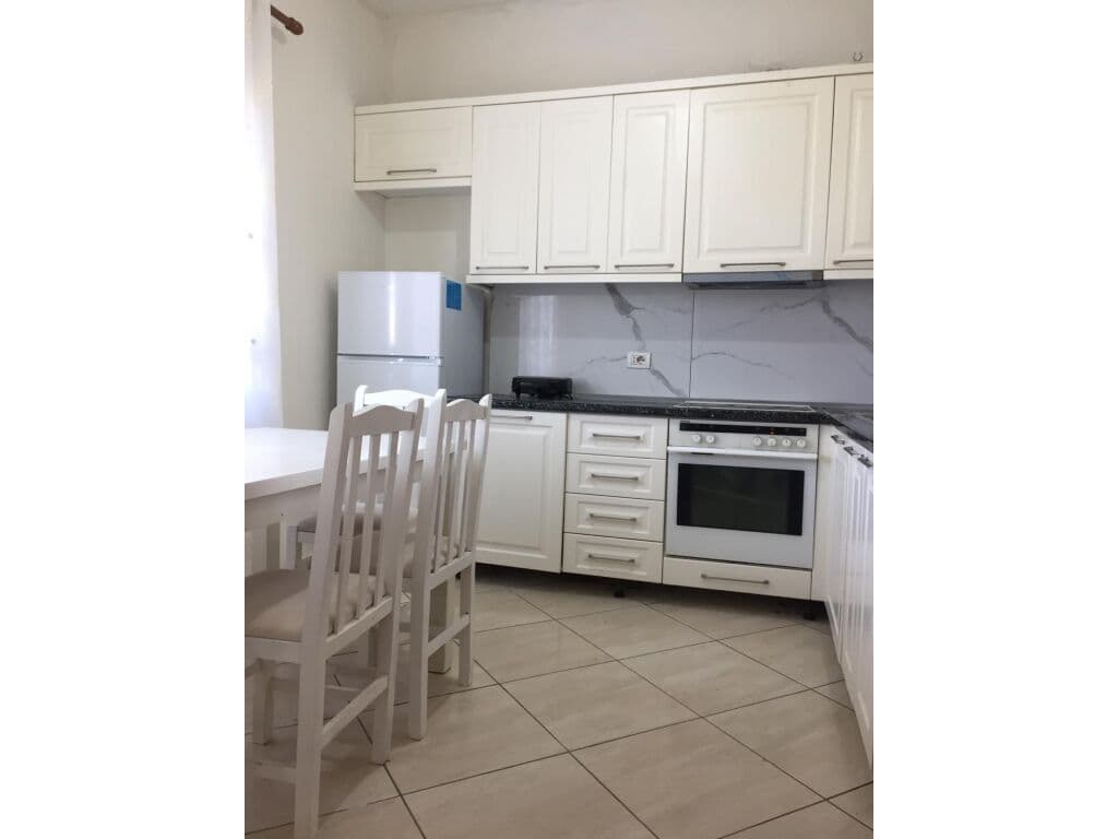 Jepet me qera Apartament 2+1 ne Astir 3