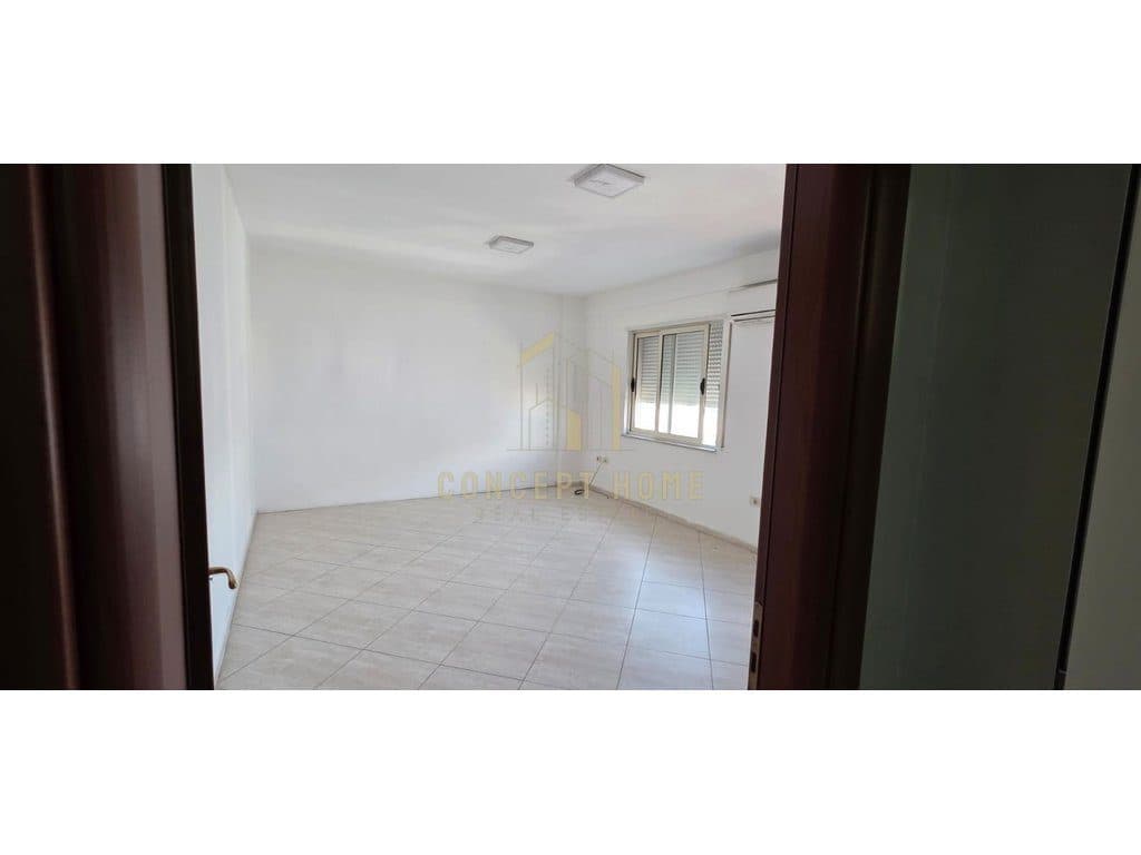 Apartament 2+1+2me qera Stacioni i Trenit 3