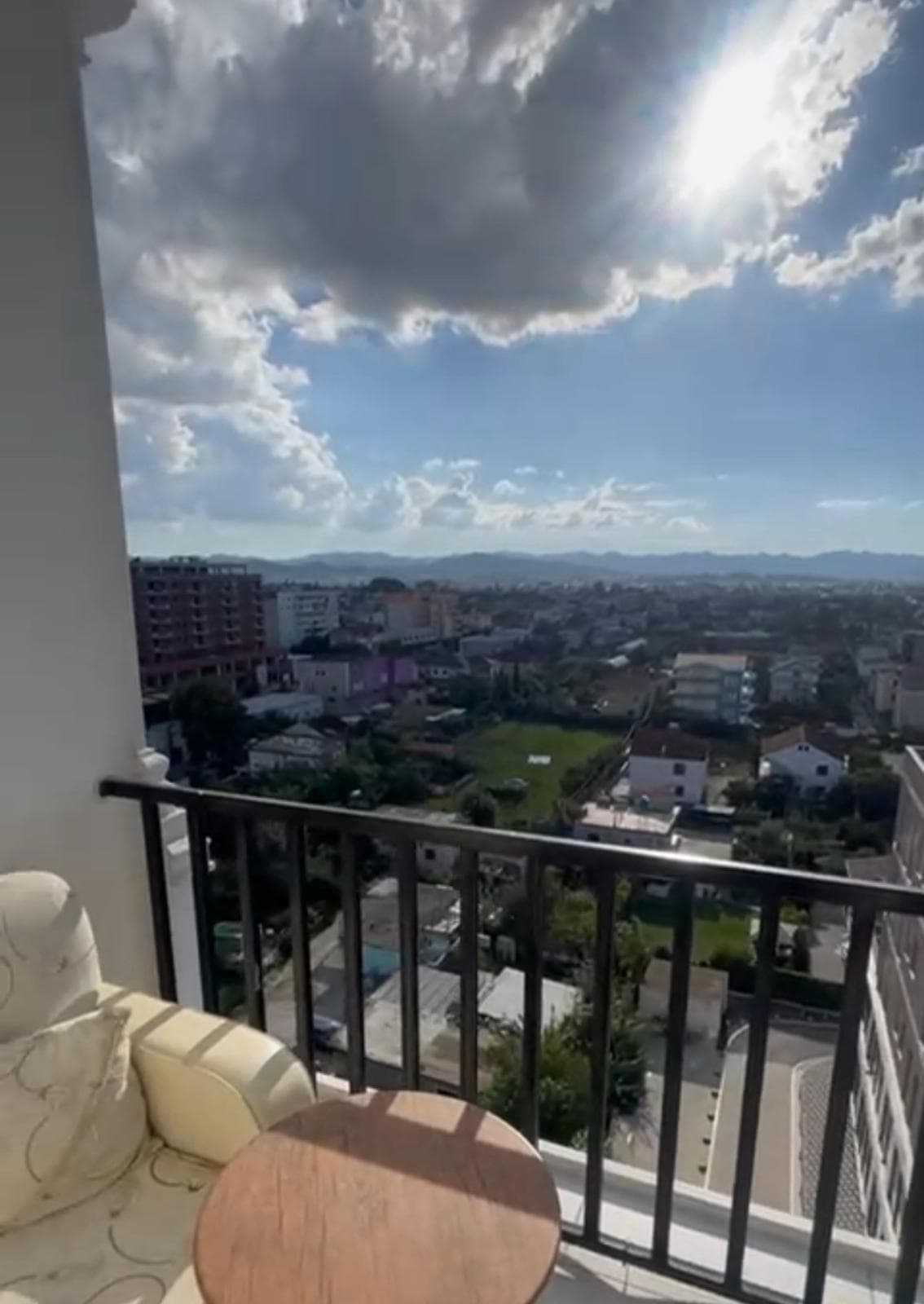 Jepet me qera apartament 2+1 Ne Kamez. 2