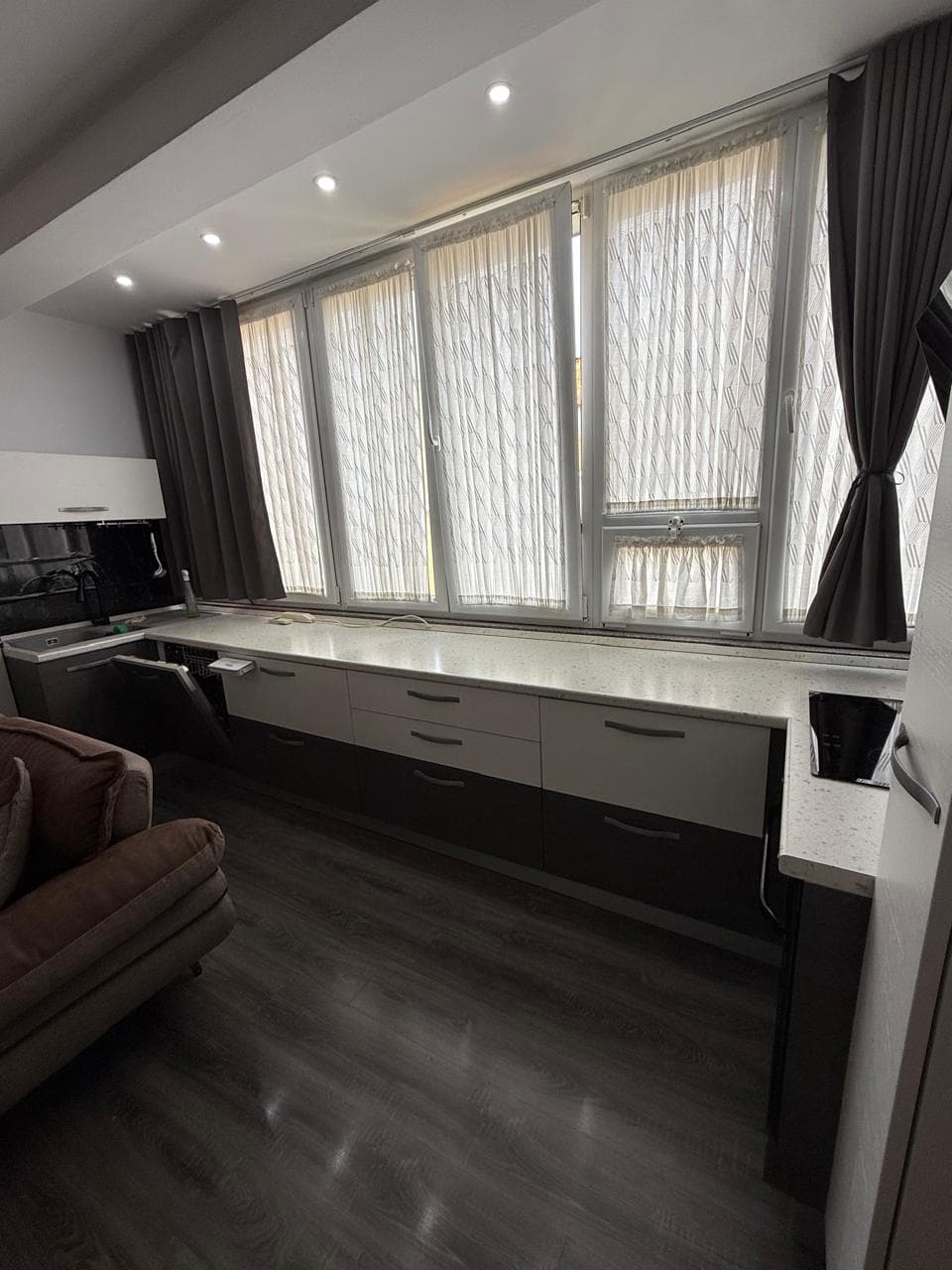 Shitet apartament 2+1 tek ish Fusha e Aviacionit 3