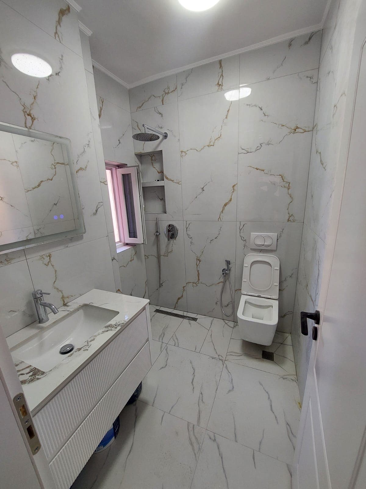 Shitet Apartament 2+1+2 Rr Dibres ,Medresea 2
