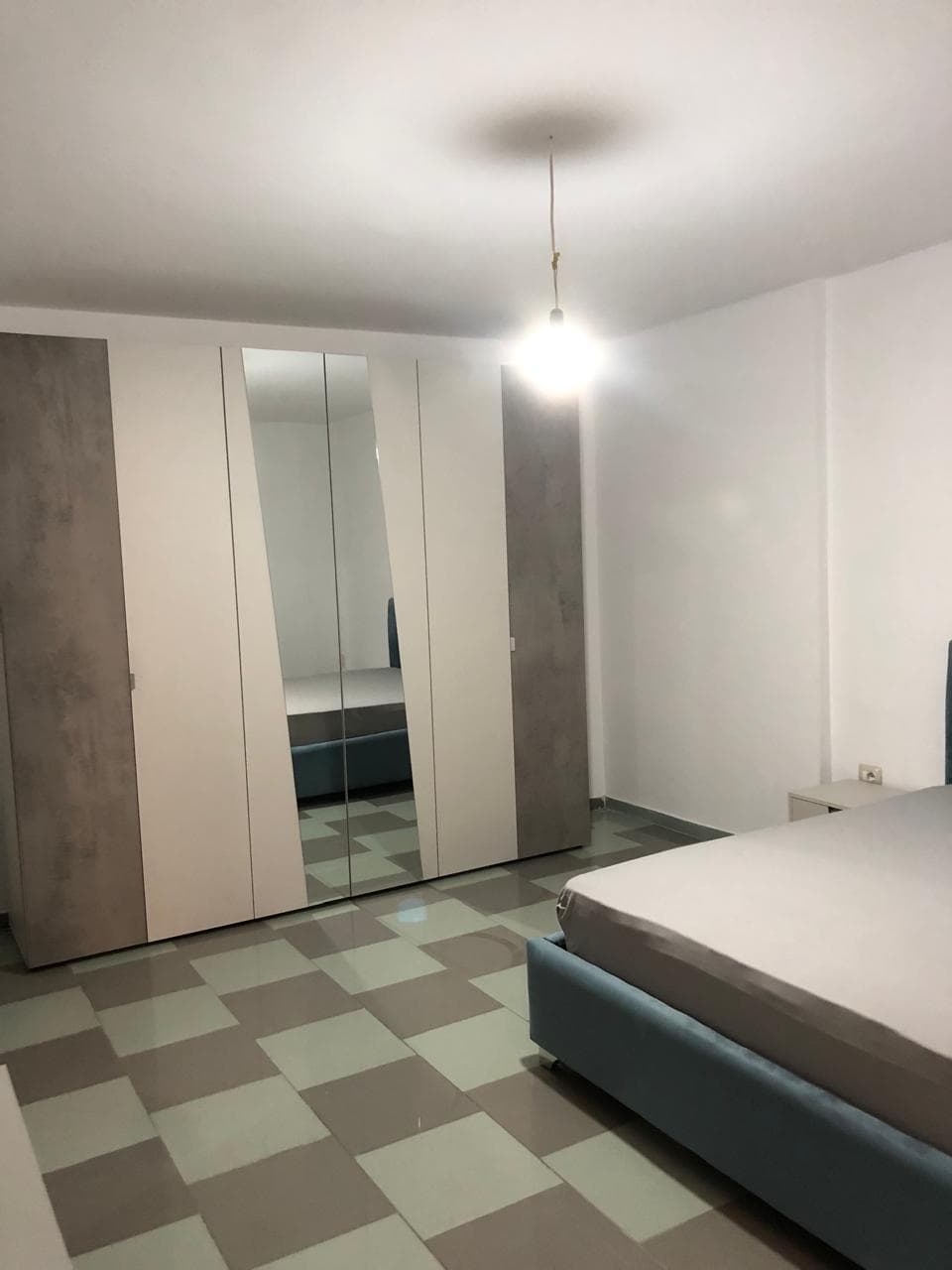 Jepet me qera apartament 1+1 TE Rruga Elbasanit 4
