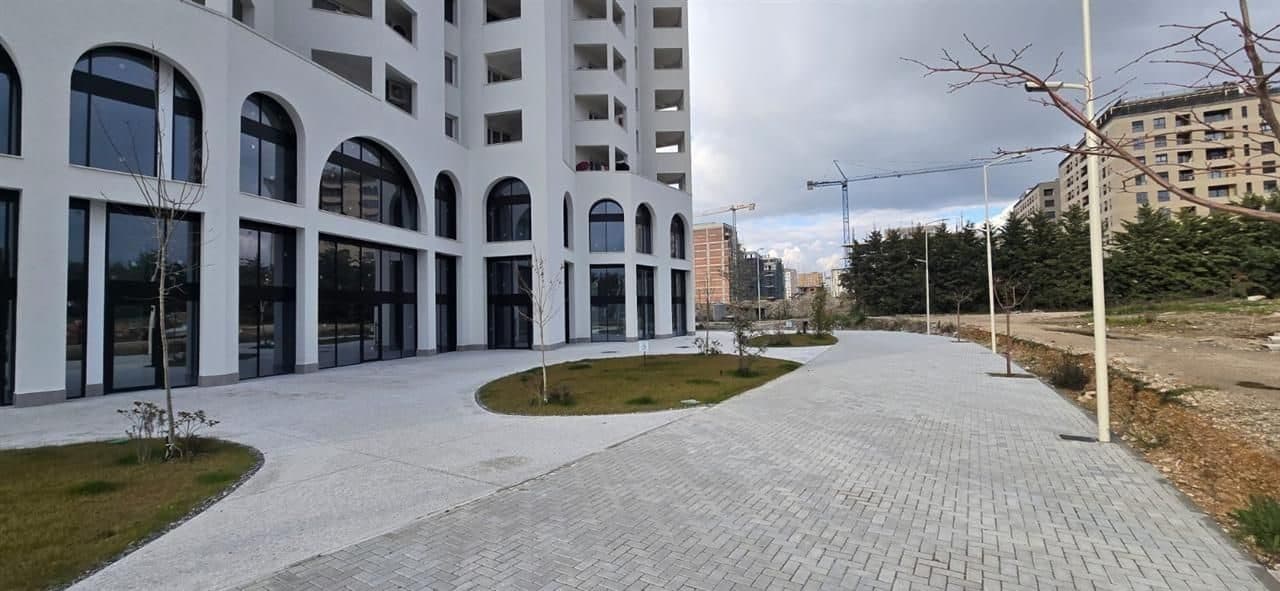 Jepet ambient biznesi me qera ne Astir (River Residence)