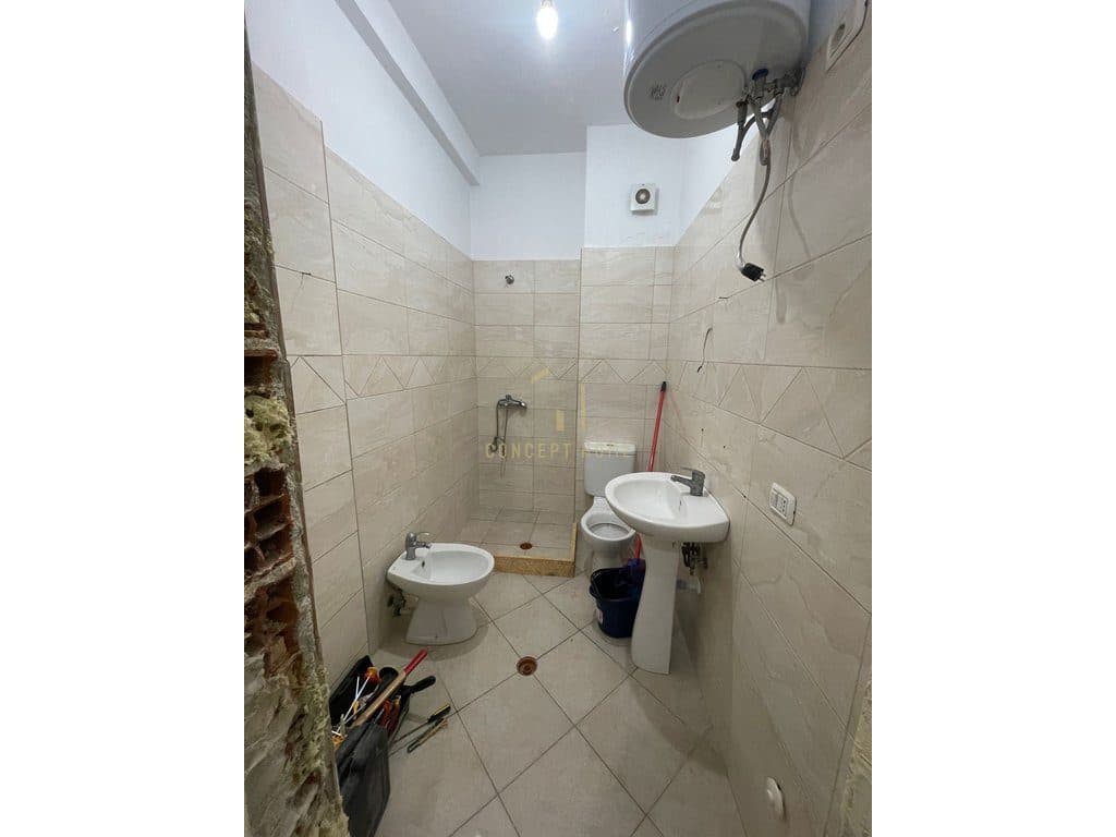 Shitet apartament 1+1 Yzberisht