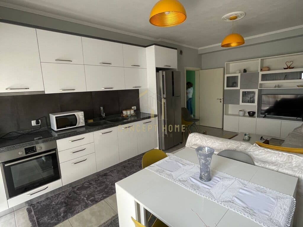 Shitet Apartament 3+1+2 tek Casa Italia 2