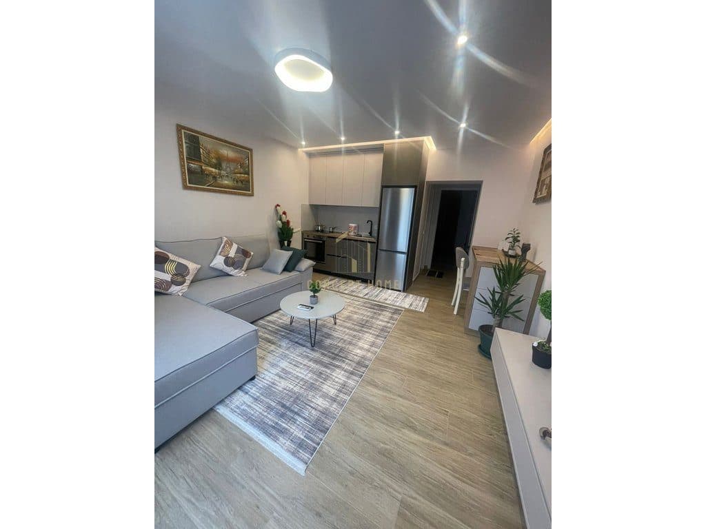 Jepet me qera apartament 1+1 ne 5 3