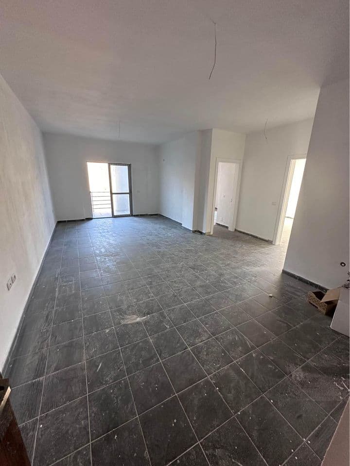 Shitet apartament 2+1+2 ne Durres 3