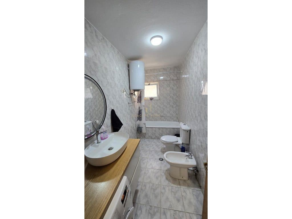 Jepet me qera apartament 2+1+Parkim ne Laprake 4