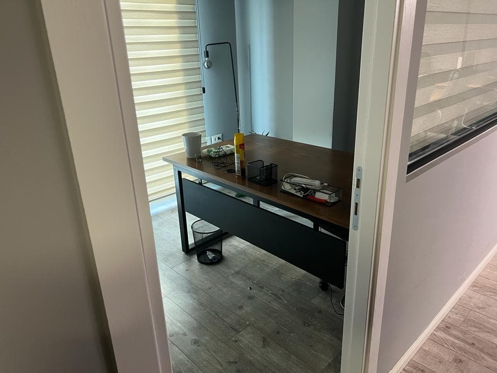 Jepet me qera ambient per Zyra i mobiluar prane 21 Dhjetorit "Square 21"