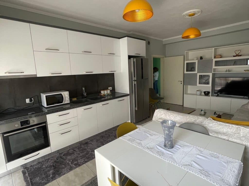 Shitet Apartament 3+1+2 tek Casa Italia 2