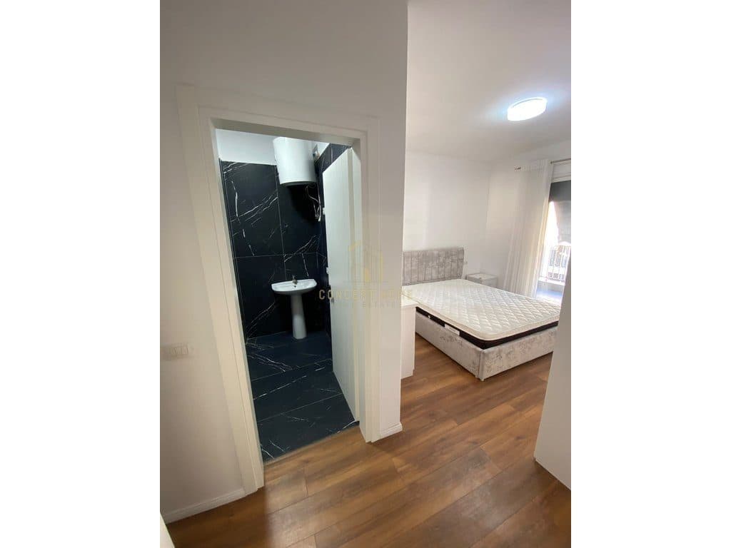 Jepet me qera apartament 2+1+2+ Post parkimi ne Kamez 3