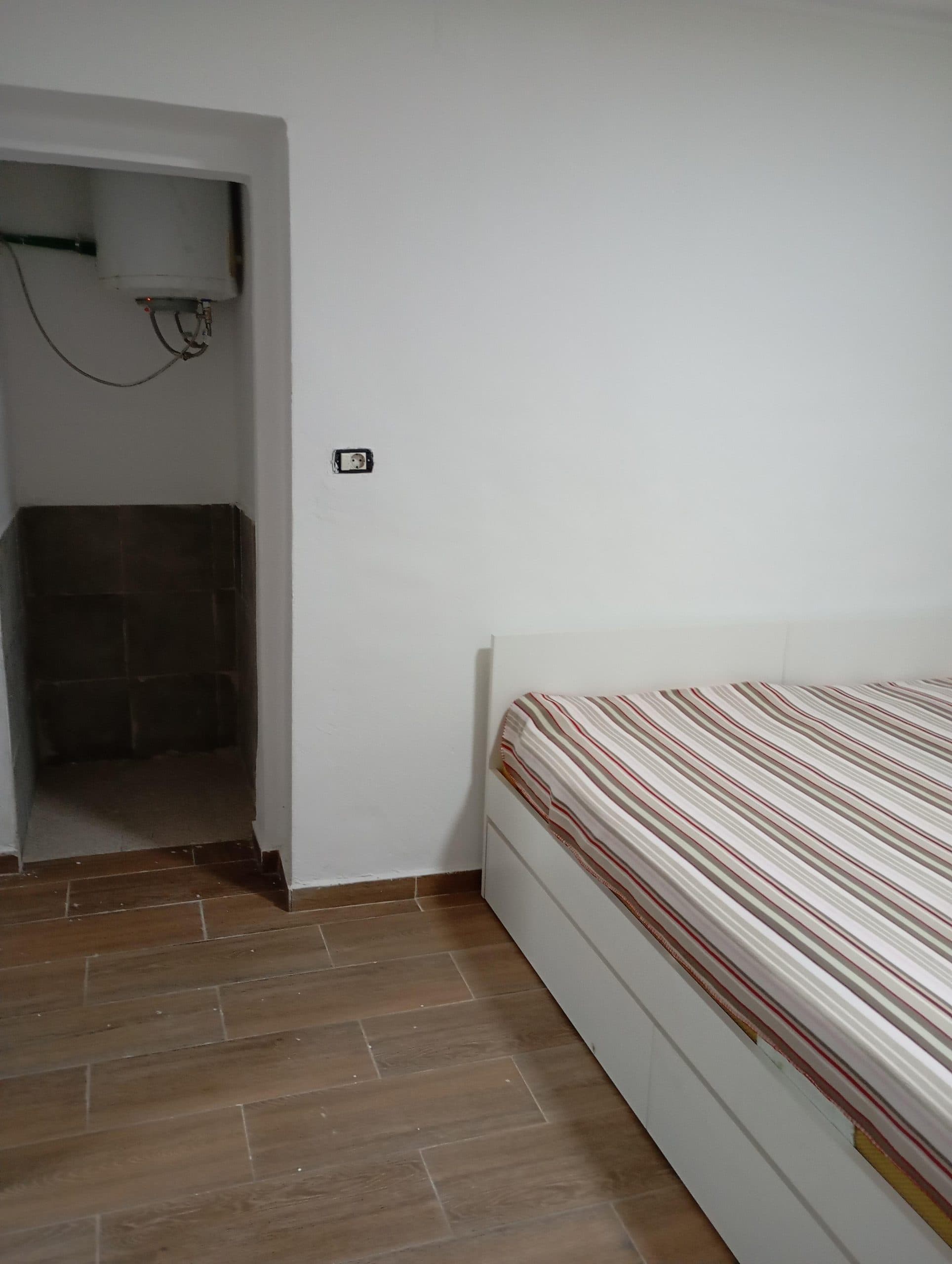 Apartament 1+1 me qera Materniteti i Ri 4