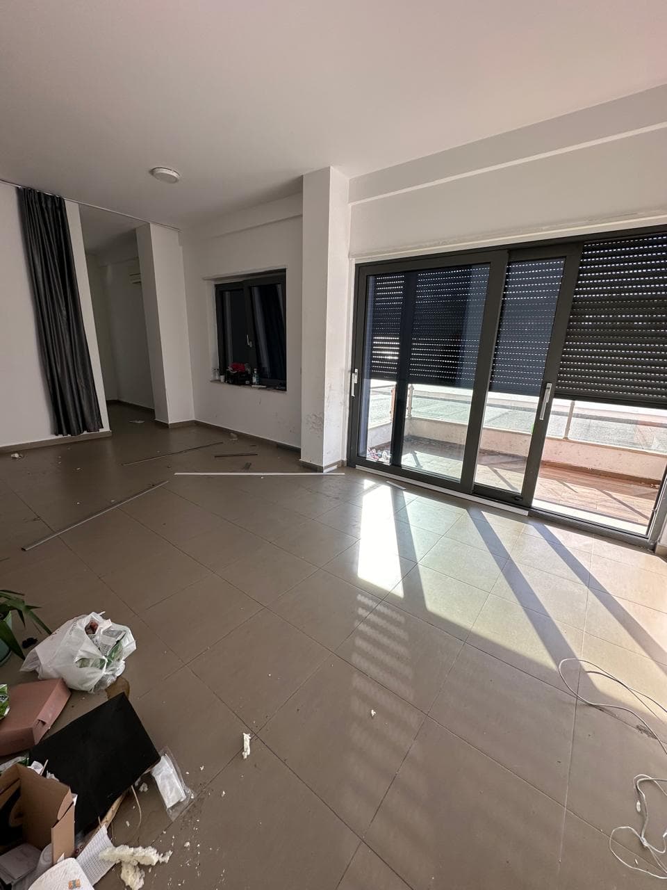 Apartament 1+1 Me Qira Për Zyra tek Zogu Zi "Ring Center" , Tiranë – 1000€ | 85 m²