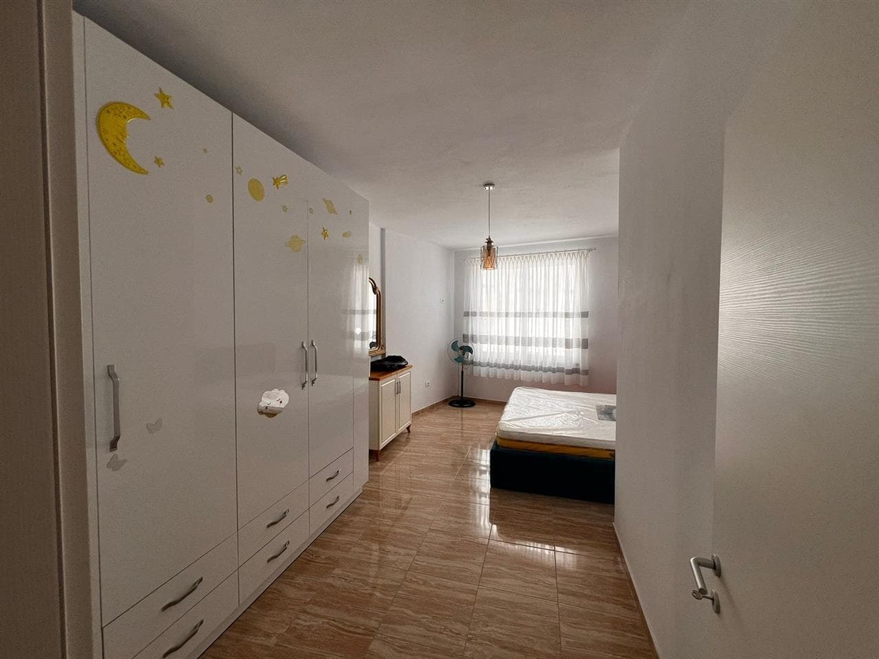 Jepet apartament me qera 3+1 Ne Astir 3