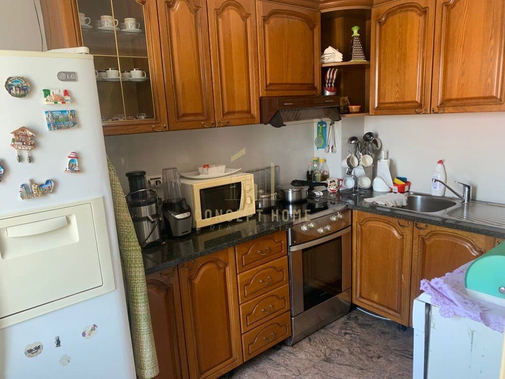 Jepet Apartament me qera 2+1 tek Komuna e Parisit 2
