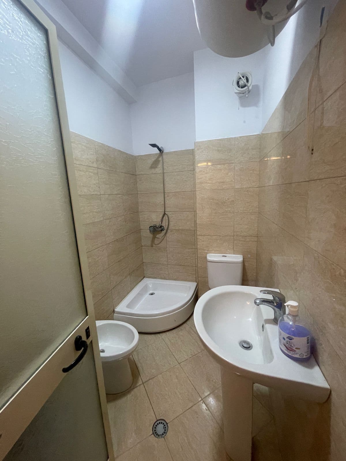 Shitet apartament 1+1 Yzberisht 4