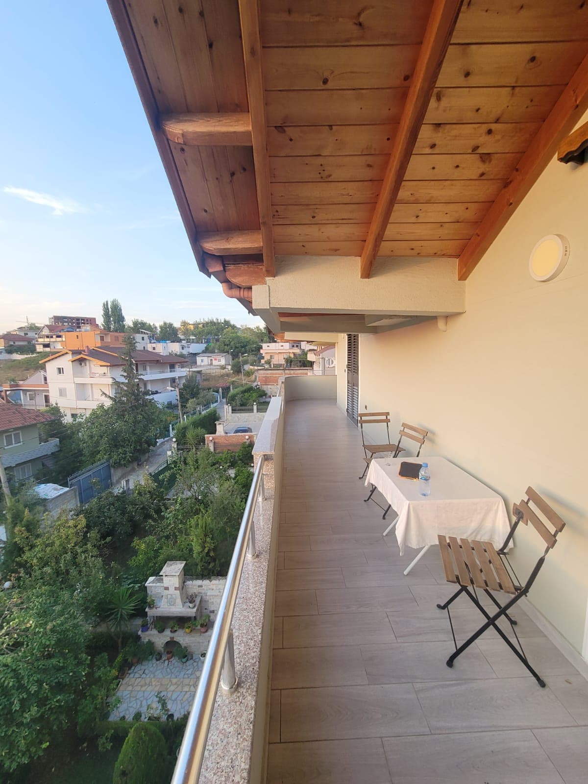 Jepet me qera apartament ne Insitut/Cmimi: 400 Euro 3