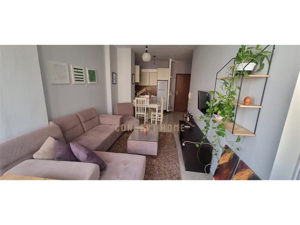 Jepet me qera apartament 1+1 prane Qendres(gjimnazi Partizani)