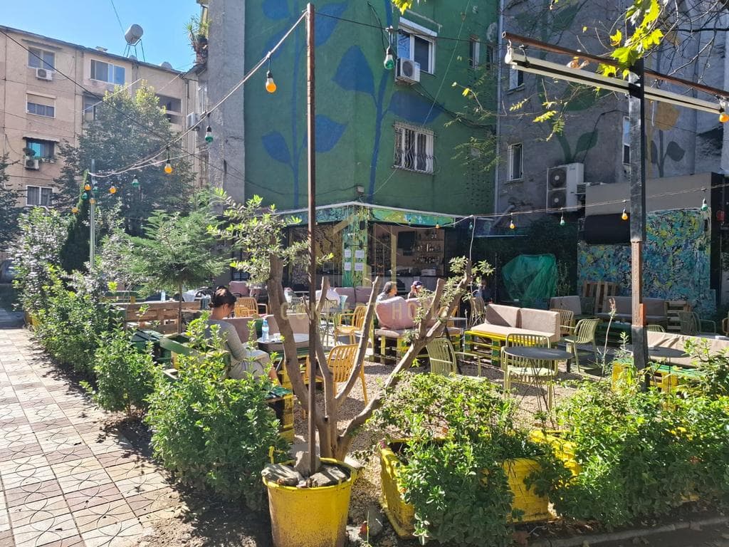 Jepet me qira Bar-Kafe