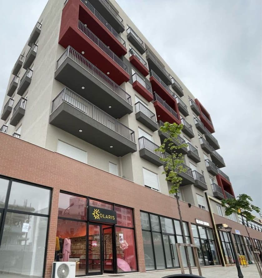 Dyqan 1+1 Shitje në Kamez, Tiranë - 224,250€ | 97.5 m²