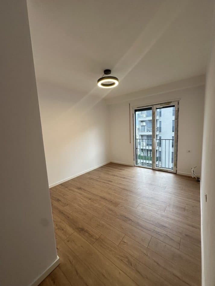 Shitet apartament 2+1+post parkimi ne Astir 4