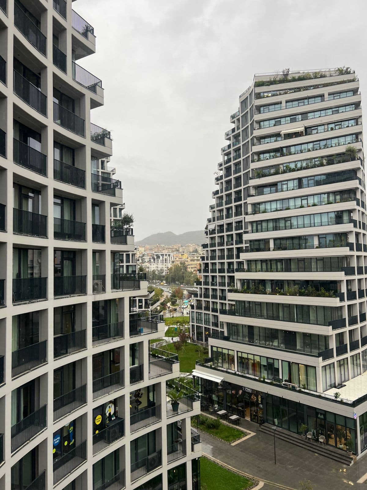 Dyqan me qera tek Liqeni Artificial, Lake View Tirana - 1500€ | 75 m² 1