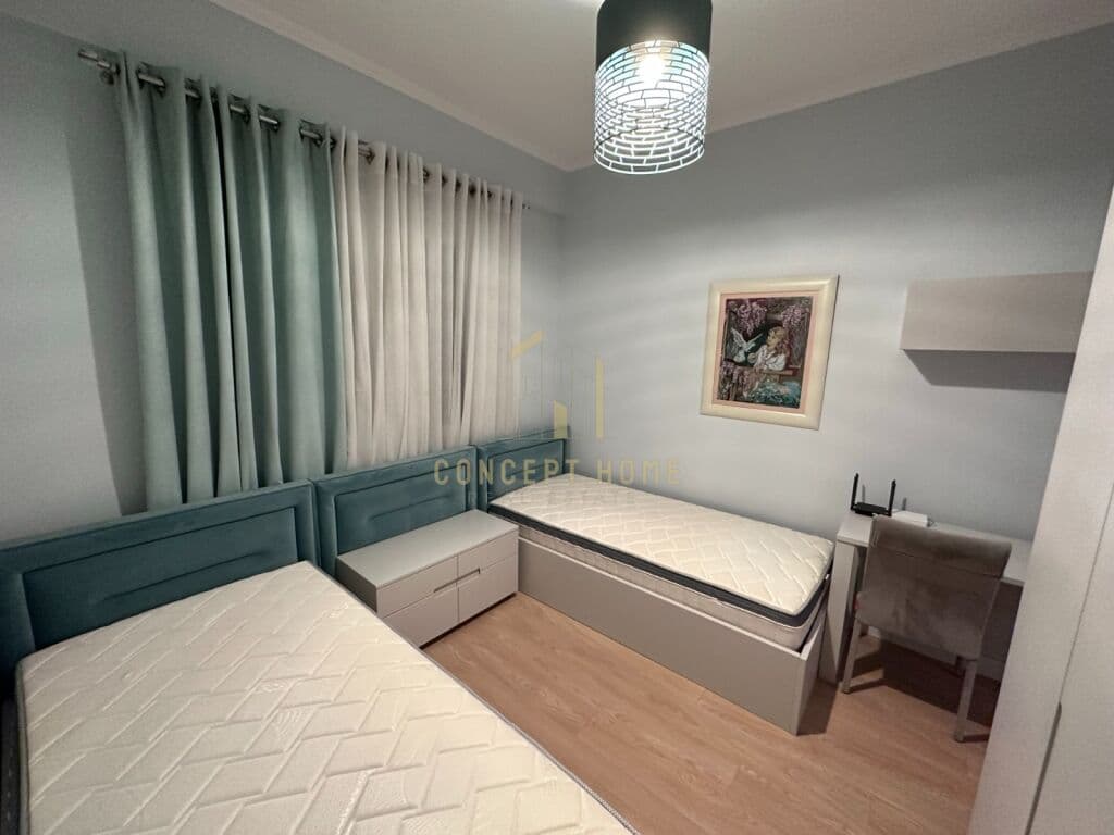 Shitet apartament 2+1+2 te Amerikan 3 3