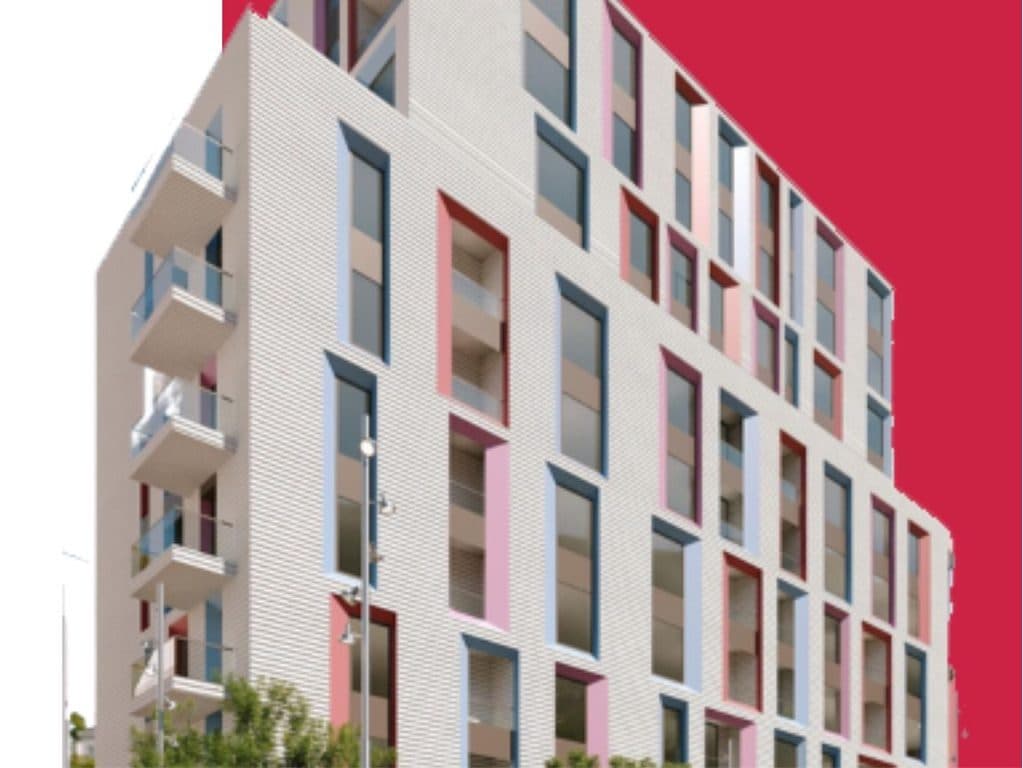 Shitet apartament 3+1+2 tek Komuna e Parisit