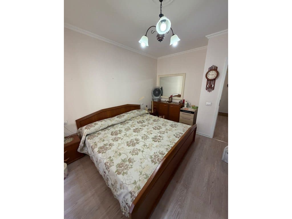 Jepet me qera apartament 1+1 tek 21 Dhjetori 3