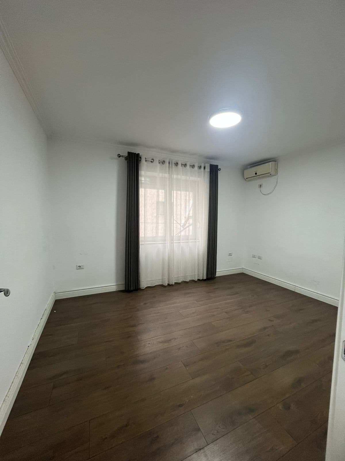 Zyrë 3+1 Me Qira në Bllok, Tiranë - 1100€ | 110 m² 4