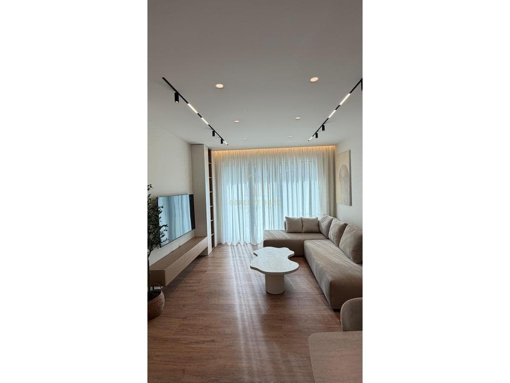 Jepet me qera apartament 2+1+2+Parkim tek Liqeni i Thate 2
