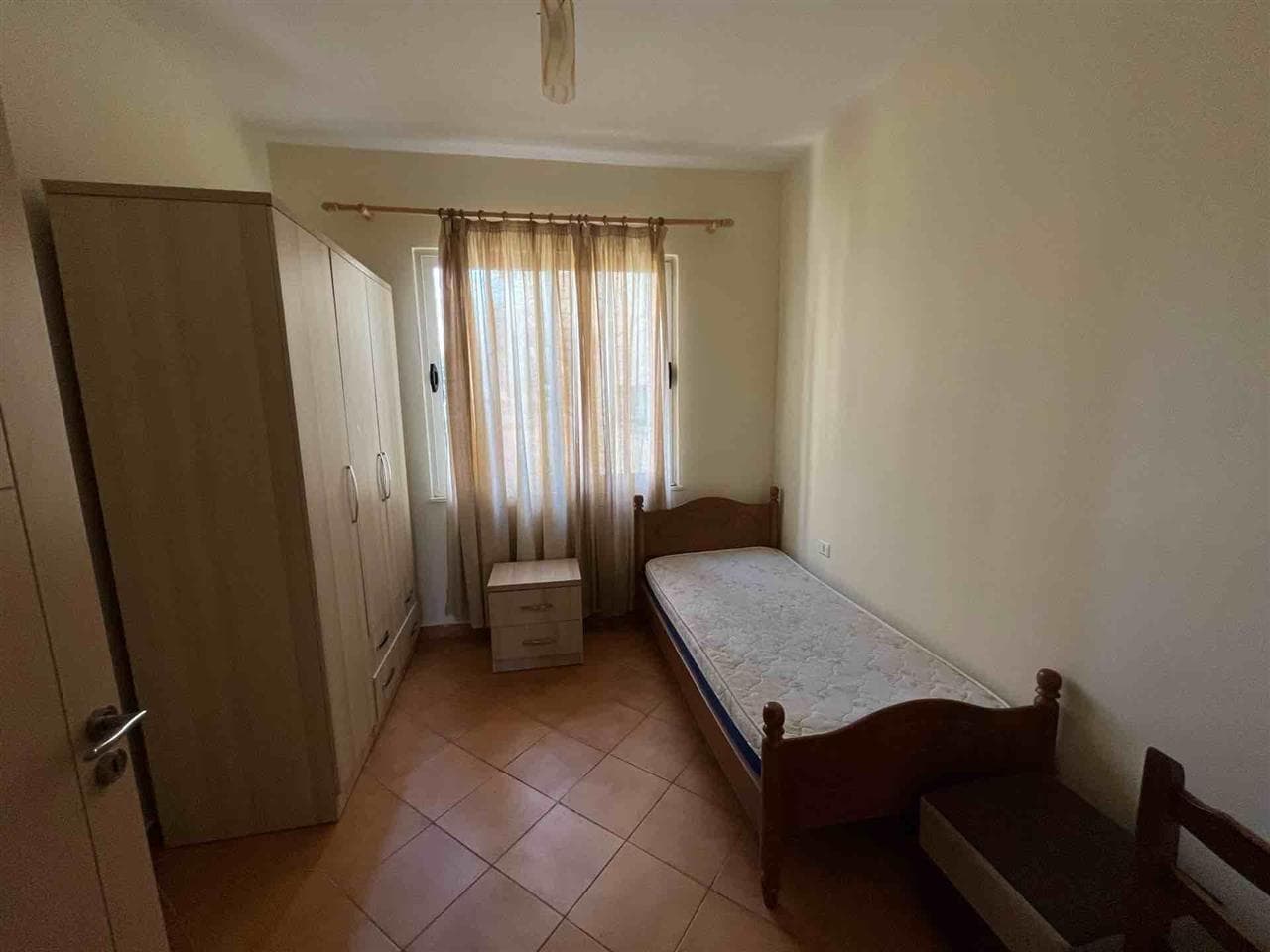 Jepet me qera apartament 3+1+2 Ne Fresk 2