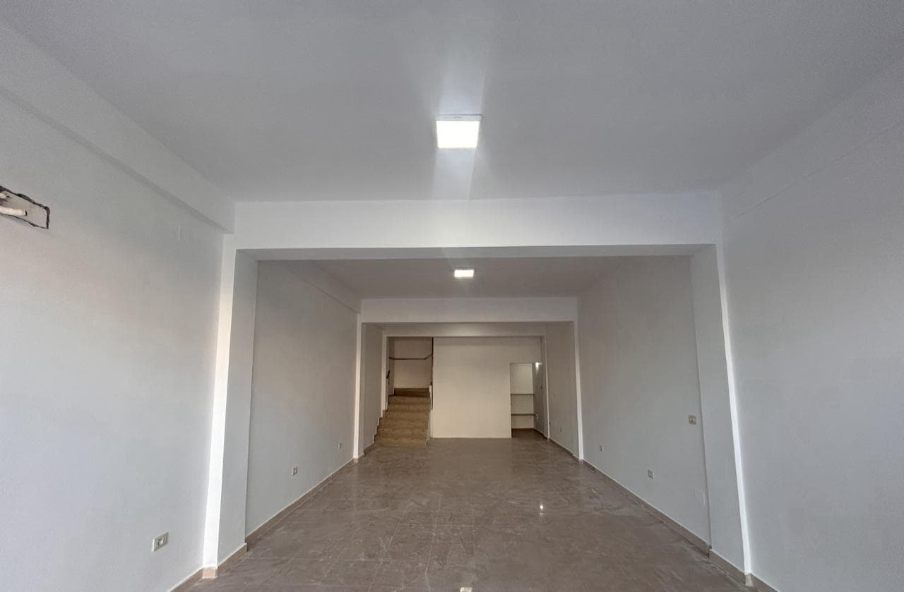 Shitet Hapësirë Biznesi Buzë Rrugës Dritan Hoxha/552,000 € 4