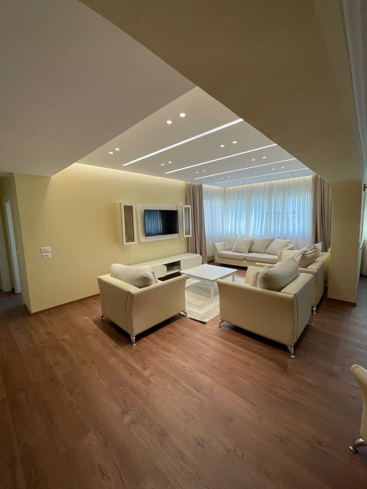 Jepet me qira Apartament 2+1+2 +Kuzhine , Bllok 2