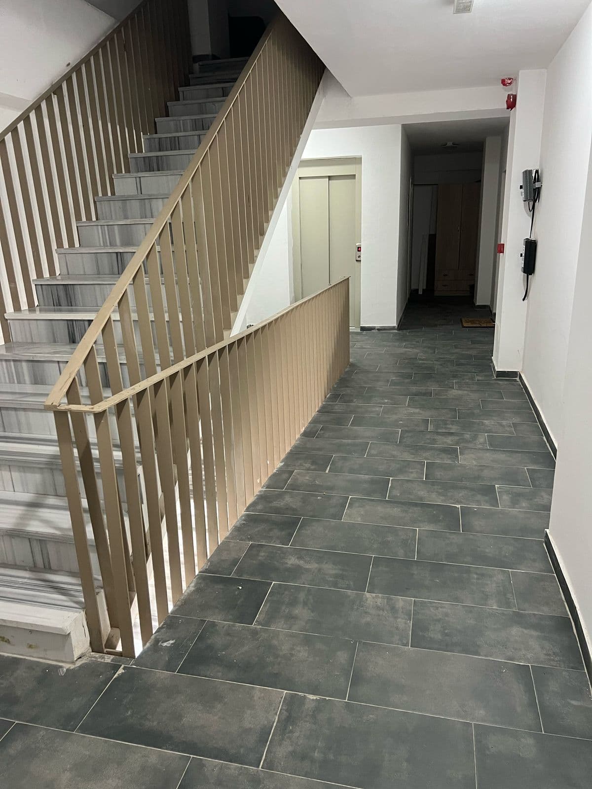 Shitet Apartament 2+1 tek 5 Maj 3