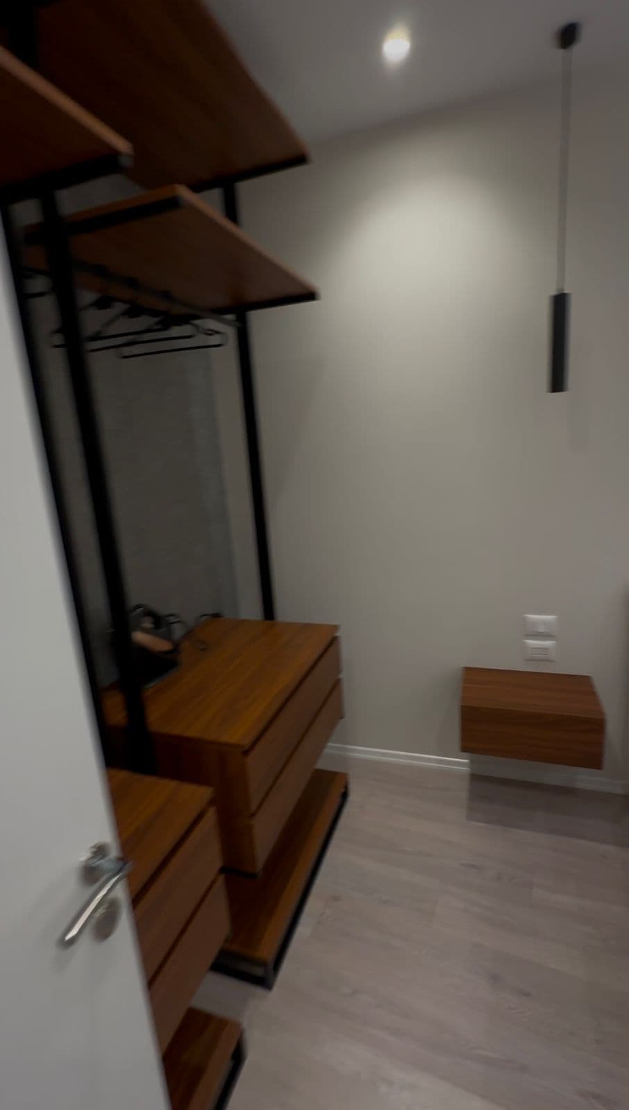 Jepet me qera apartament 1+1 tek Lake View 3