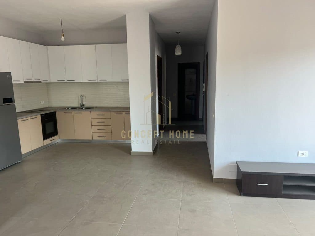 Jepet me qera apartament 2+1+2 tek Amerika110m² 2