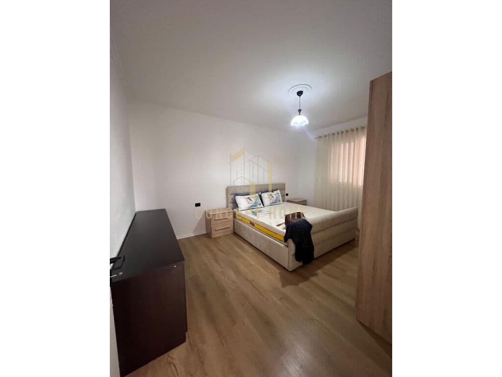 Apartament 1+1 ,Rr Dibres ,prane Komisariatit Nr 4 4