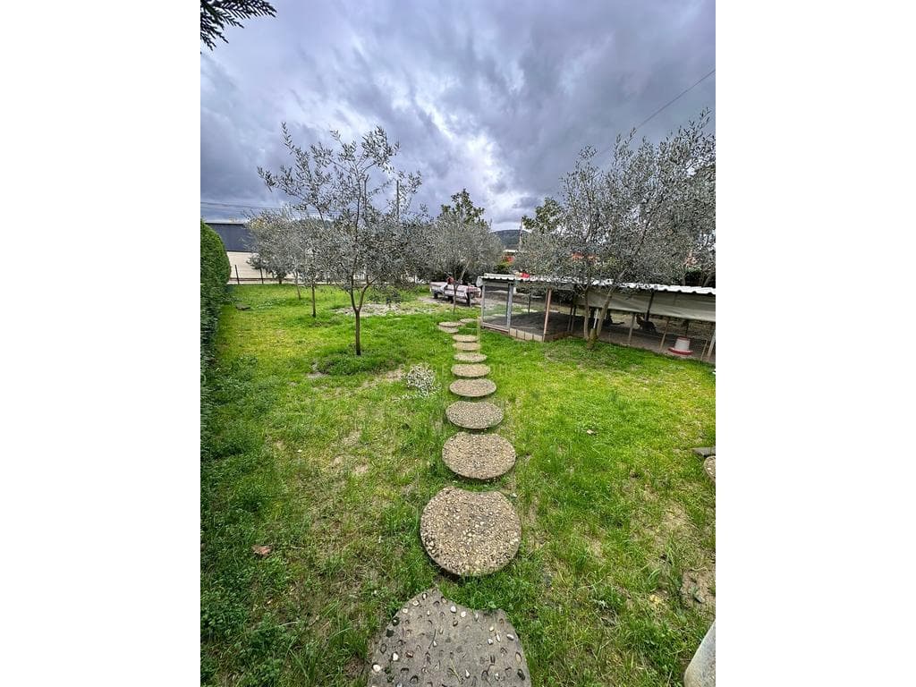 Shitet ndërtesë 3-katëshe "Motel" + Toke ne Vaqarr ( Buze rruges Kryesore ) , Tiranë - 850.000€ | 1159 m²