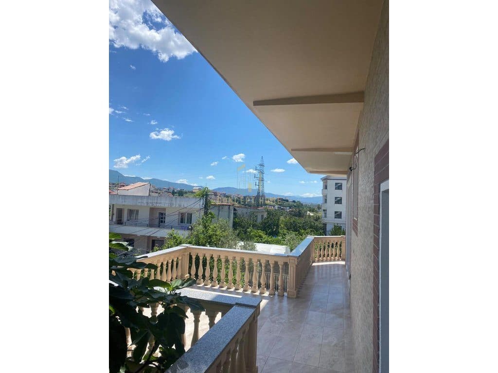 Jepet me qera apartament 3+1 ne Sauk 2