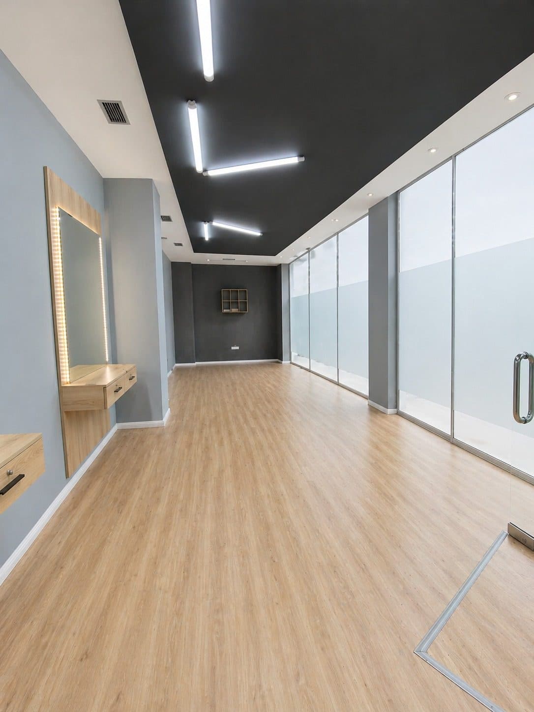 Dyqan Me Qira tek Komuna e Parisit, Tirana - 1200€ | 46 m²