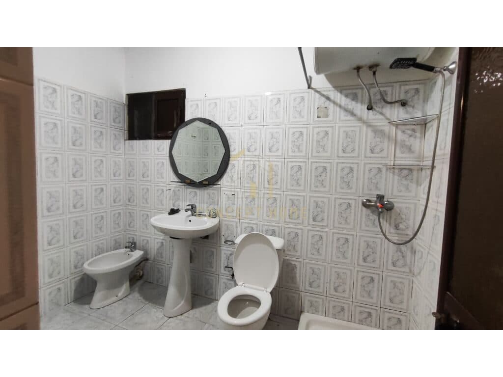 Jepet me qera kati i pare shtepi private 2+1 ne Laprake/32.000 leke muaji 3