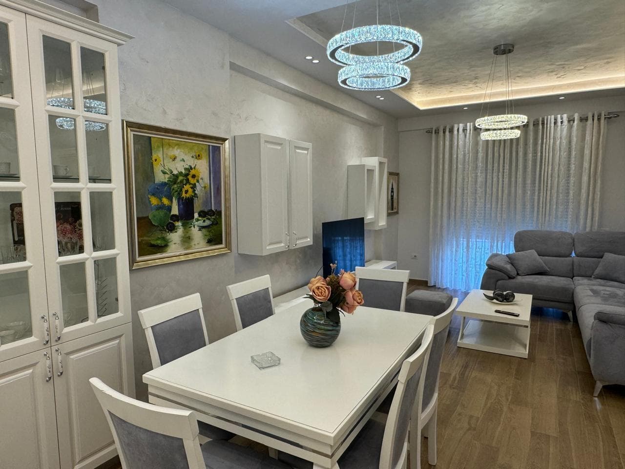 Jepet me qera apartament 2+1 Te Golden Park 3