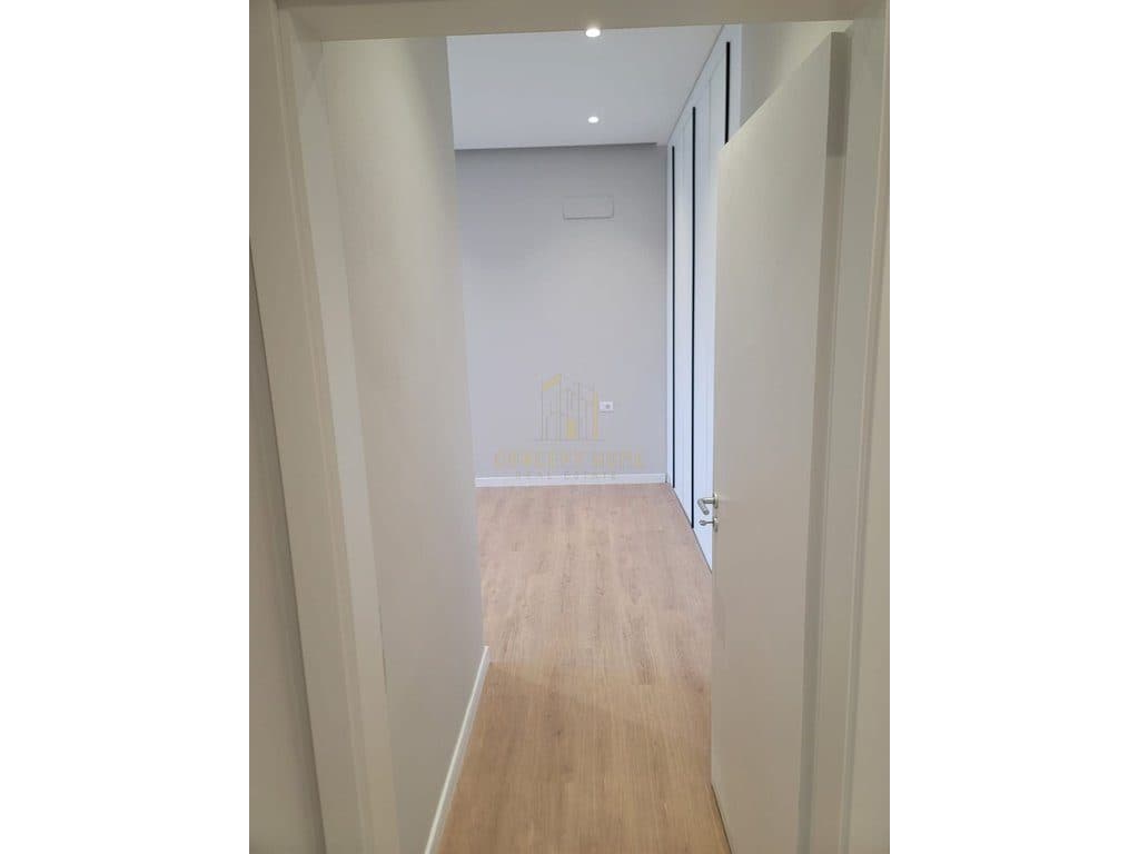 Jepet me qera apartament 2+1+2 tek Liqeni i Thate 4