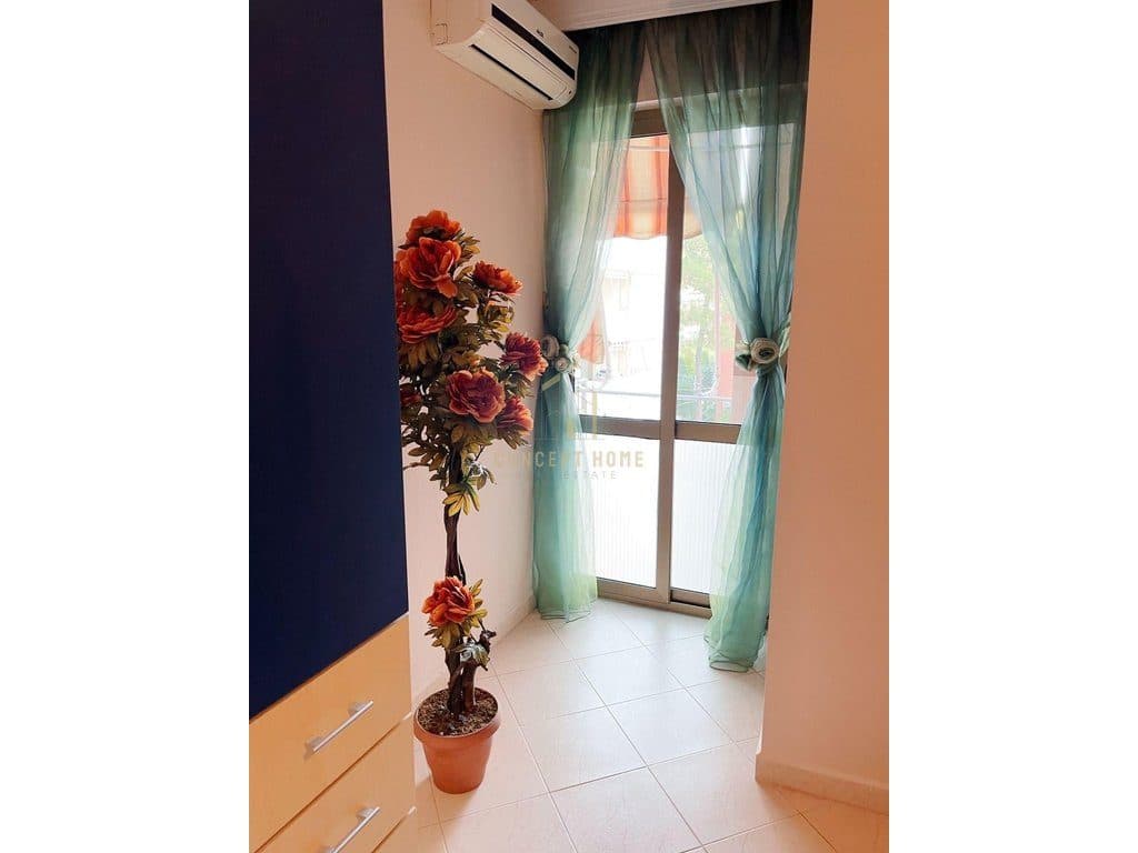 Shitet Apartament 1+1 ne Golem 2