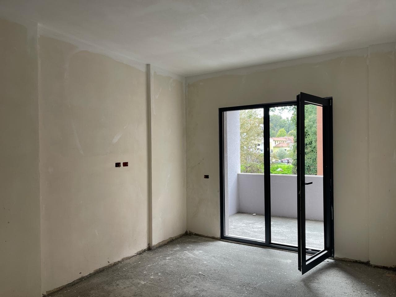 Shitet Apartament 2+1+2 tek Rruga Elbasanit 2