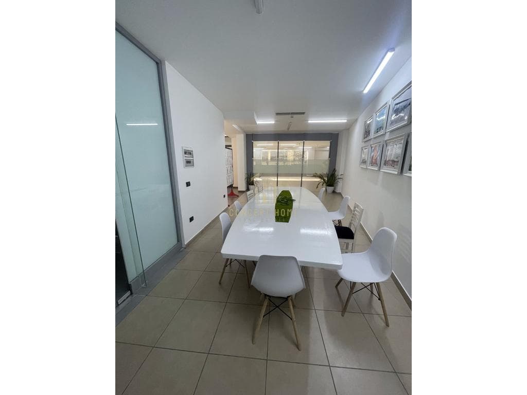 Ambient Komercial Me Qira në Xhamllik , Tiranë - 10000€ | 1000 m² 1