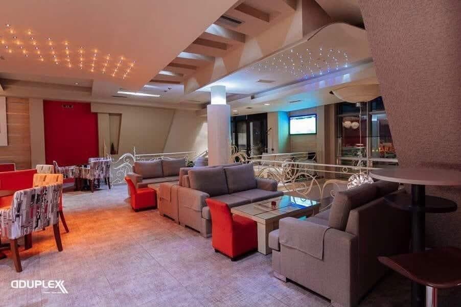 Jepet me qera lokal Duplex ne Korce - 1500€ | 370 m²